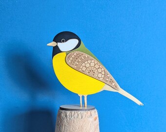 手描きの木製シジュウカラ鳥 - エッチングされた翼の装飾