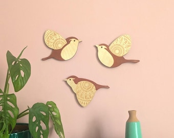 民芸品 木製ミソサザイの鳥 - 壁掛け装飾