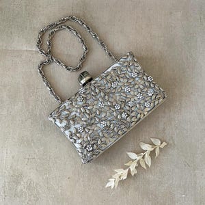 Borsa a mano Chantilly in madreperla argento