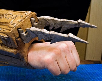 Predator wrist blades out of Cardboard TEMPLATES