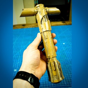 Sable de luz de Kylo Ren hecho de cartón PLANTILLAS