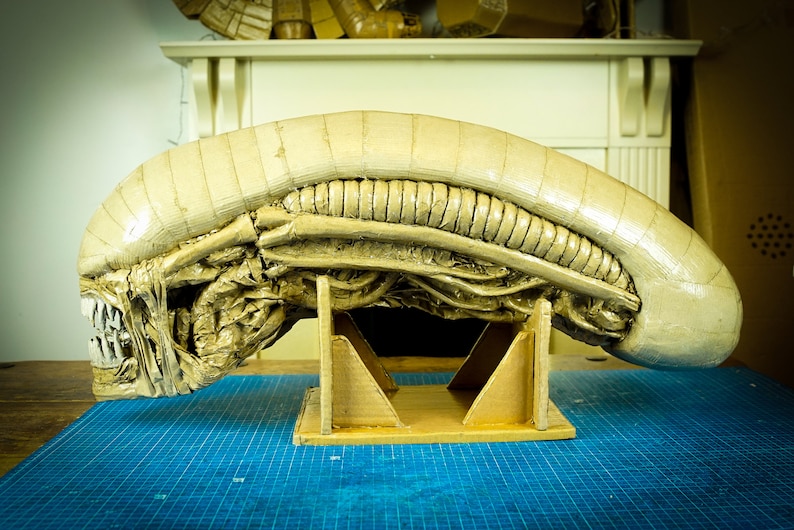 Xenomorph head out of cardboard TEMPLATES image 2