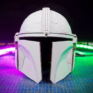 MODELOS de capacete Mandaloriano para DIY de papelão