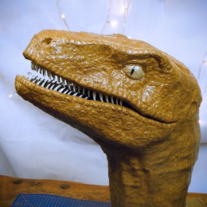 Cabeza de Velociraptor de cartón PLANTILLAS