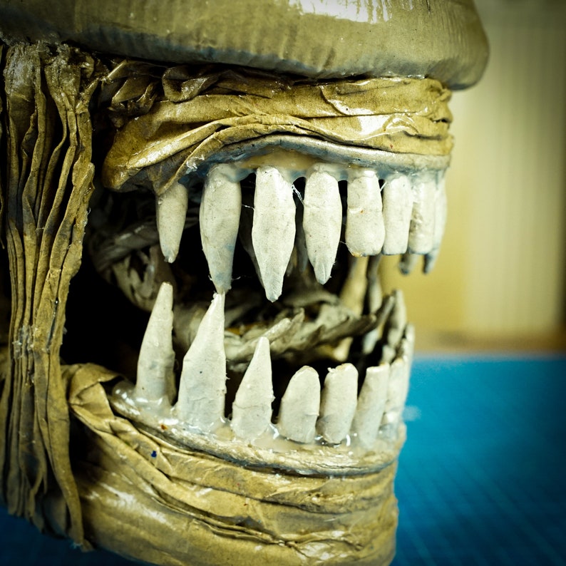 Xenomorph head out of cardboard TEMPLATES image 3