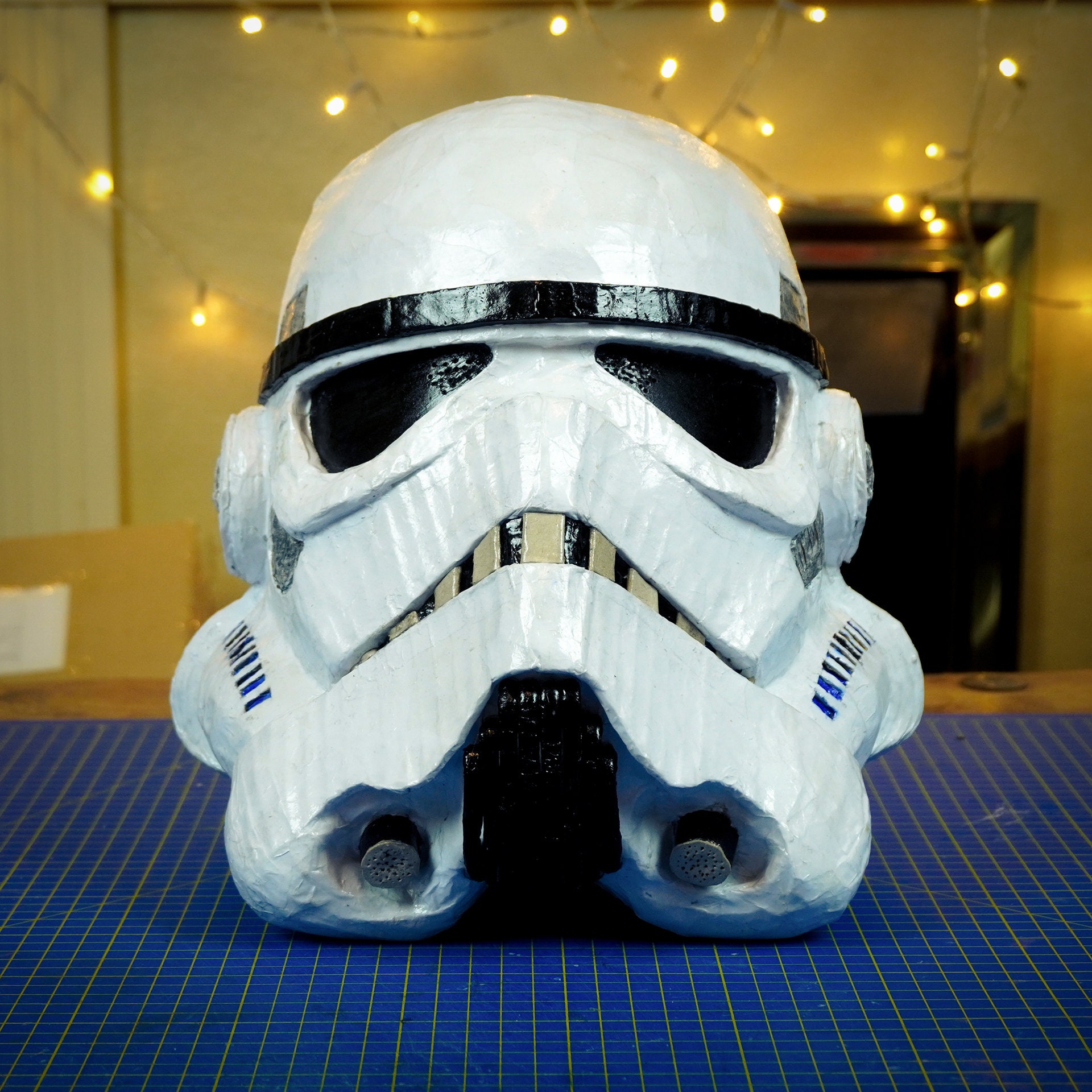 ストームトルーパー風の段ボール製DIY用ヘルメットテンプレート