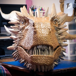 Cabeza de Drogon hecha de cartón PLANTILLAS