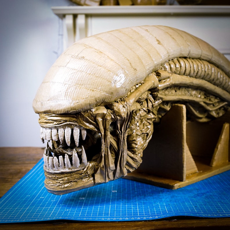Xenomorph head out of cardboard TEMPLATES image 1