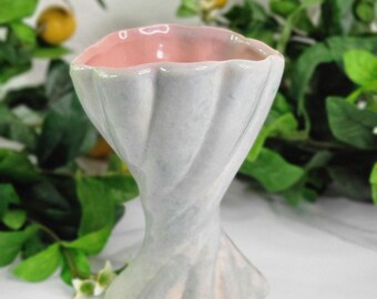 Vintage Gonder Twist Bud VASE-  E-64 - Made in USA - Circa 1941-1957