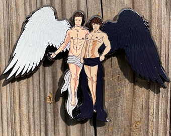 Pin de esmalte duro de fantasía sobrenatural de Sam y Dean de 4" de envergadura