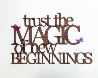 Wooden sign with saying | Living room | Trust the magic of new beginnings