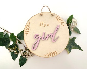 It's a girl | Girls | Pregnancy | Gender reveal | Baby | Wooden Sign | Gift