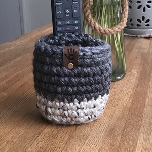 Crochet Two-Tone Basket: Eyeglass & Remote Control Storage