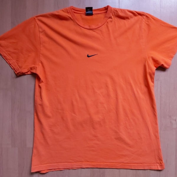 mens nike central swoosh t shirt
