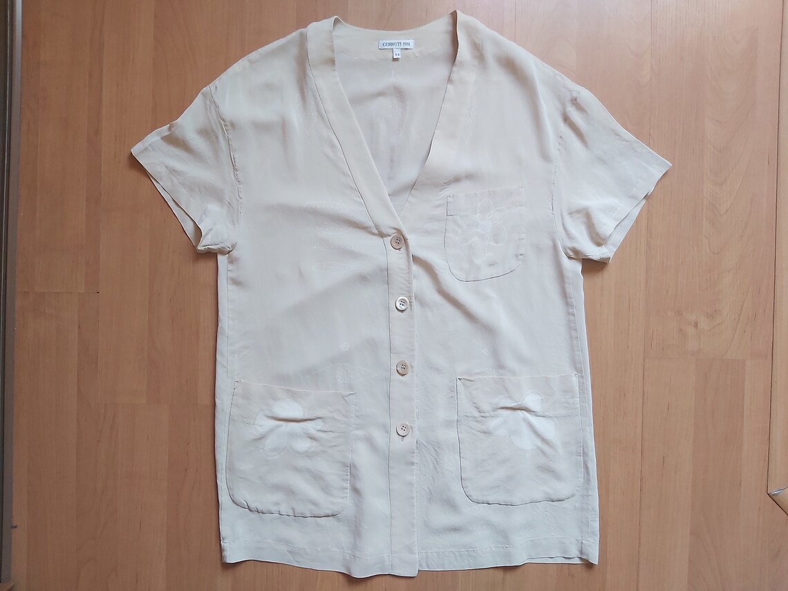 Vintage Cerruti 1881 Silk Button Up V-Neck Shirt Dress Beige Flower Pattern Tunic Blouse Floral Print Shiny Oversized Top 1990s Size 34, foto 1 di 5