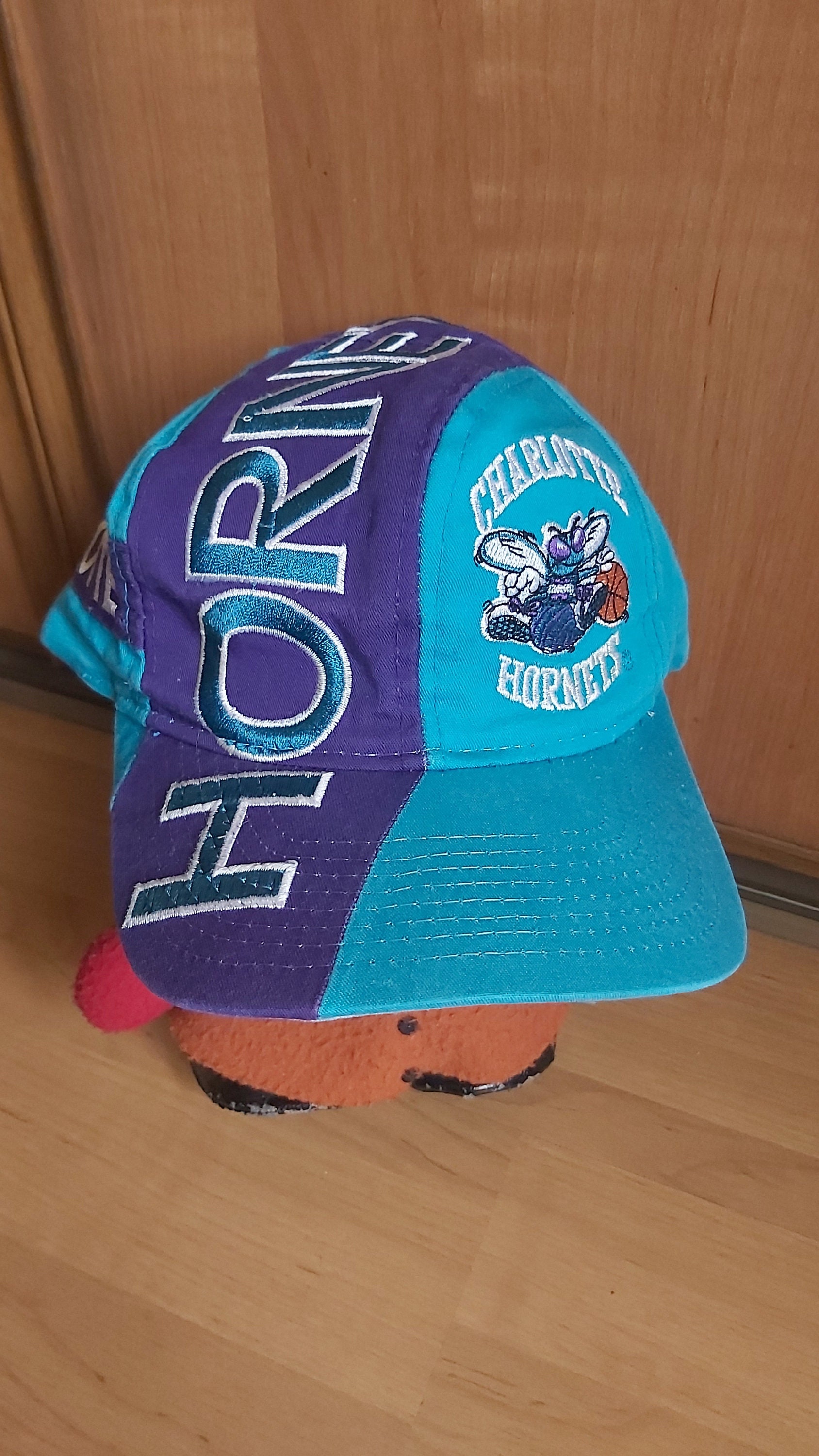 Mitchell & Ness Charlotte Hornets Snapback Hat -  White/Teal/Purple/Paintstroke - Basketball Cap for Men