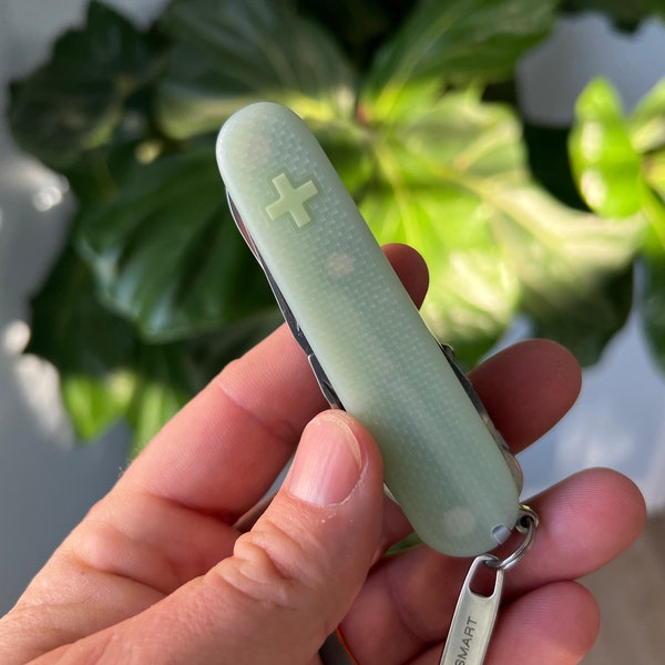 Jade G10 Scales (Griffe) Glühendes Kreuz benutzerdefinierte Ersatzgriffe Passend für 91mm Victorinox.