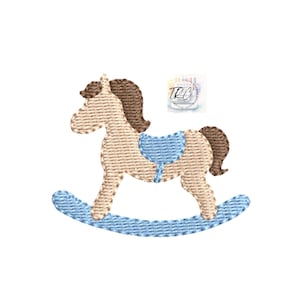 Può includere: Un cavallo a dondolo marrone e beige con una sella blu. Il cavallo a dondolo è su una base a dondolo blu.