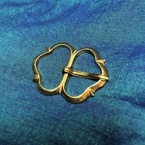 Medieval Spectacle Buckle Wide Trefoil D-shaped Buckle image 3