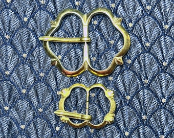 Medieval Spectacle Buckle - Wide Trefoil D-shaped Buckle