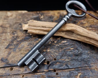Colgante de llave antigua, llave de hierro auténtica, collar de estilo gótico, llavero artesanal, regalo para el sexto aniversario de bodas de hierro.