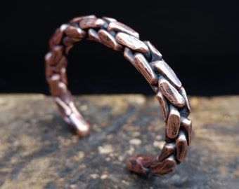 Bracelet de manchette en cuivre oxydé tressé, bracelet forgé à la main, bracelet païen, bracelet Viking, cadeau d’anniversaire en cuivre