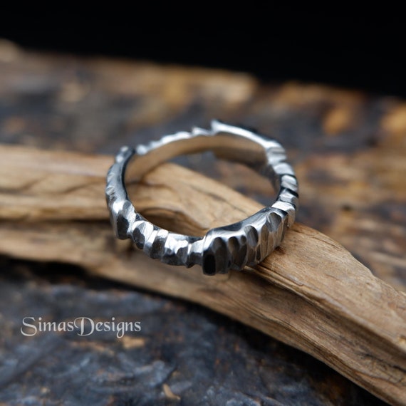 Anillo de acero inoxidable texturizado, anillo facetado único