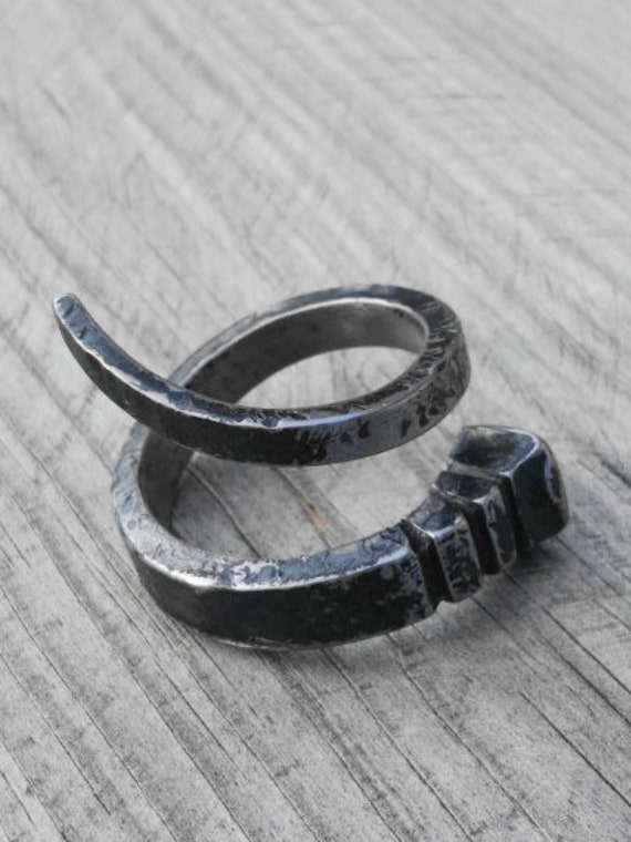 D63 Steel Horseshoe Nail Ring 