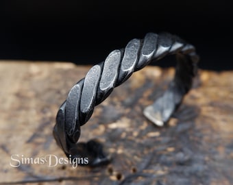 Brazalete de hierro negro trenzado forjado a mano, brazalete sólido para hombre, brazalete de metal de inspiración vikinga, joyería pagana celta.