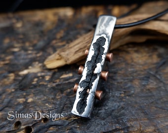Colgante de acero inoxidable y cobre fundido, colgante rectangular forjado a mano, collar moderno industrial único, joyería escultórica hecha a mano.
