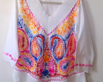 White Woven Cotton Long Sleeve Blouse with Paisley Embroidery and Lace Detail One Size