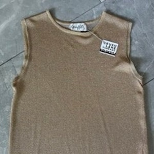 Blusa vintage dourada sem mangas com grafite tamanho P