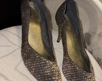 Vintage Dolce Gold and Black Textured Heels 9