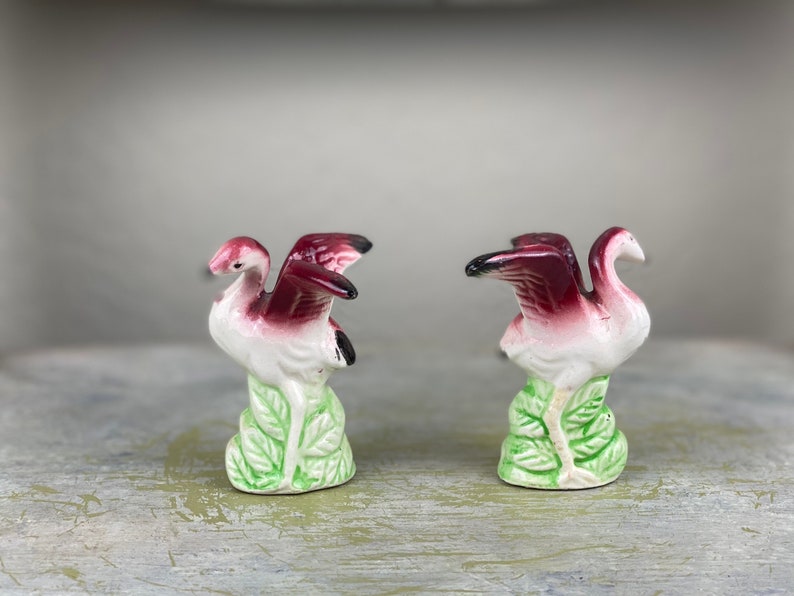 Vintage Pink Flamingo Salt /& Pepper Shakers Retro Florida Kitchen Decor