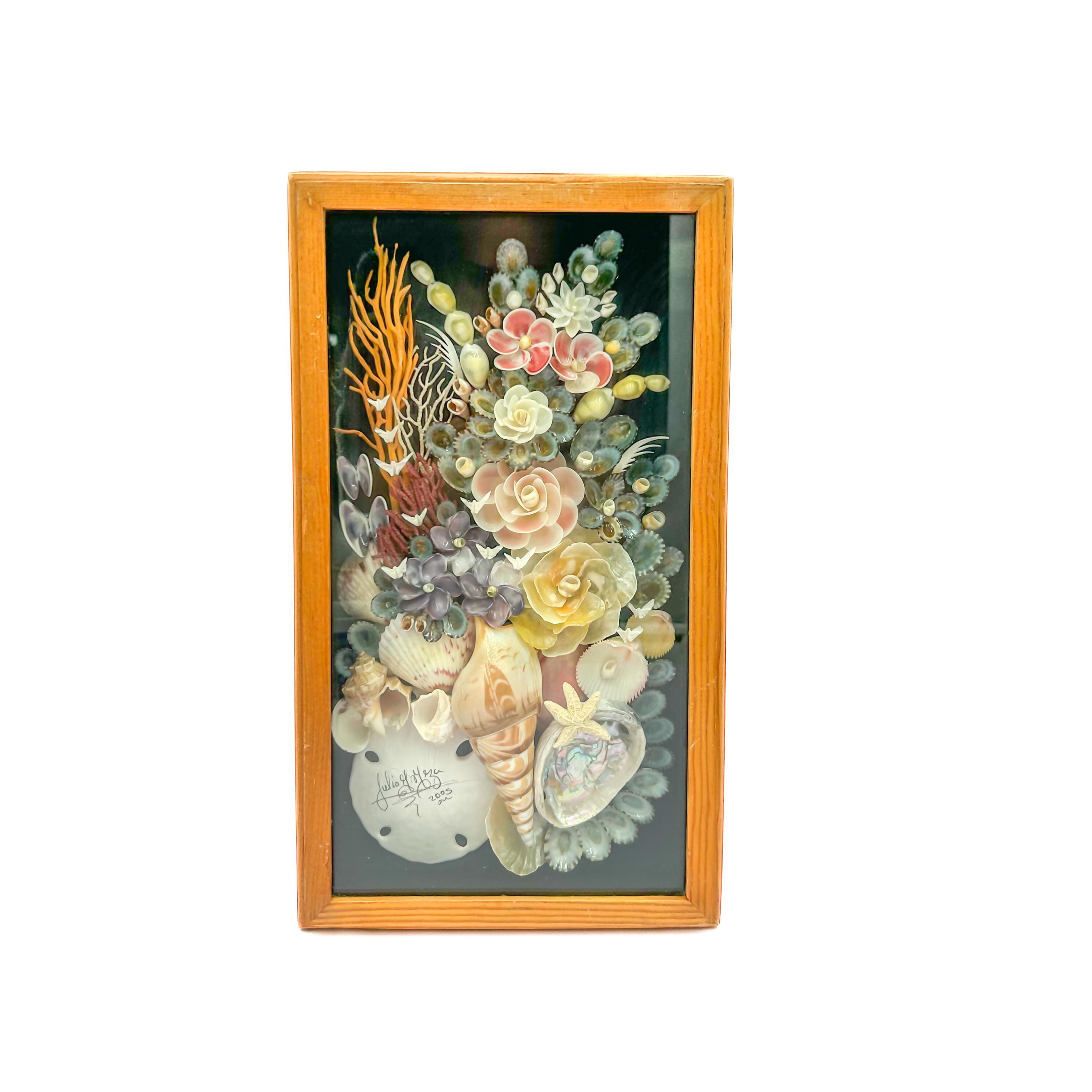 貝殻 Coluzea Juliae Vintage Julio Meza Seashell Wall Art, Signed 2005, Shadow Box