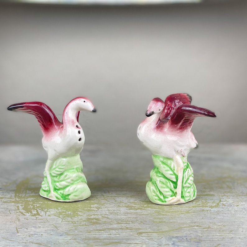 Vintage Pink Flamingo Salt /& Pepper Shakers Retro Florida Kitchen Decor