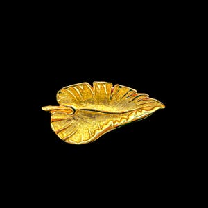 Vintage Gold Tone Leaf Brooch Pin - Elegant Nature Inspired Jewelry 2”