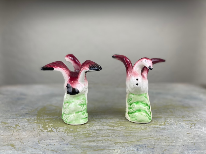 Vintage Pink Flamingo Salt /& Pepper Shakers Retro Florida Kitchen Decor