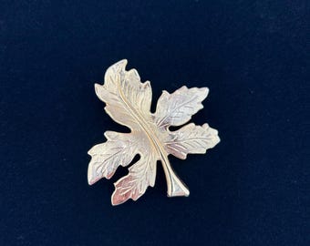 Broche Fantaisie Vintage En Forme De Feuilles - Occasion, Bon état Général