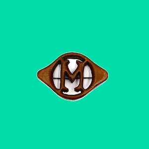 Broche vintage de madera con monograma: broche único con la inicial "M" de 5 cm
