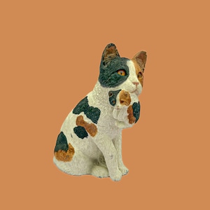 サンディキャスト　ネコ　三毛猫　１キロ　オブジェ　SANDICAST Vintage Sandicast Calico Cat & Kitten Sculpture – Susan Brue