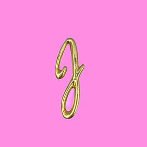 Broche vintage com inicial J em tom dourado - Joia elegante com letra J cursiva de 2,5"