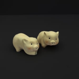 Vintage Pair Of 90s , off-white ceramic pig figurines with pink blush on their cheeks 3”