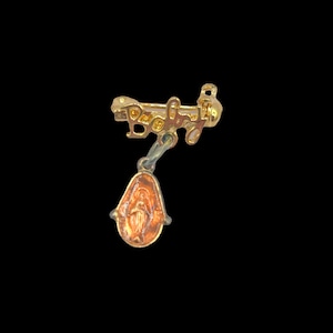 "Vintage kleine ""Baby"" Brosche Gold Ton mit Jungfrau Maria Charme - Einzigartige religiöse Andenken .90 ”