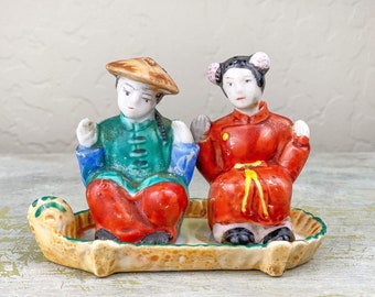 SWIMMER salt and pepper set　中華風陶器人形 Vintage Asian Couple Salt & Pepper Shakers on Tray, Japan - Etsy