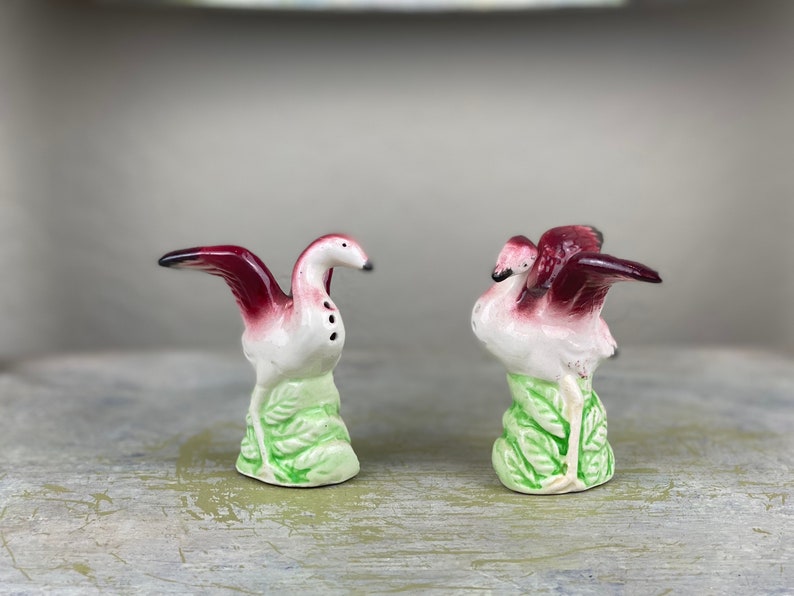 Vintage Pink Flamingo Salt /& Pepper Shakers Retro Florida Kitchen Decor
