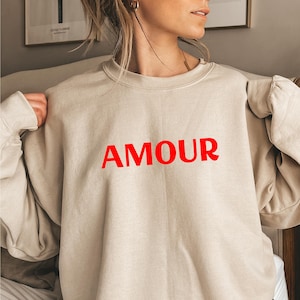 Trendy Shirt for Women Amour Sweatshirt French Aesthetic Crewneck Sweatshirt for Valentines Day Amour Shirt