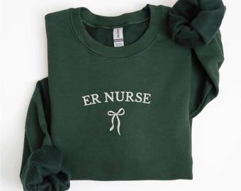 Broderad akutsjukskötersketröja – Examensgåva för sjuksköterskor