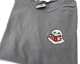 Broderad Halloween-spöktröja med spökemotiv och läsebok