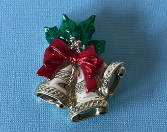 Details about / Vintage NOS Christmas Brooch Gold Tone Holiday Holly With Ringing Bell Pin LOOK